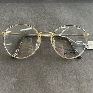 Brand new, never worn vintage eyewear! Unisex!